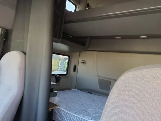 2019 NAVISTAR INTERNATIONAL LT625 SLPR CAB