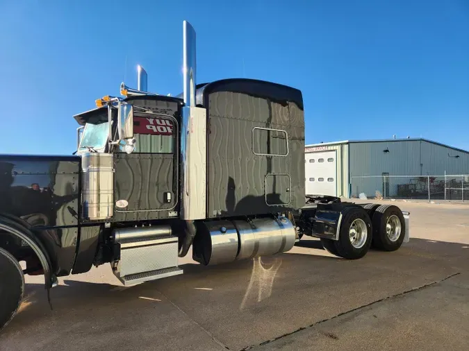 2023 Peterbilt 389