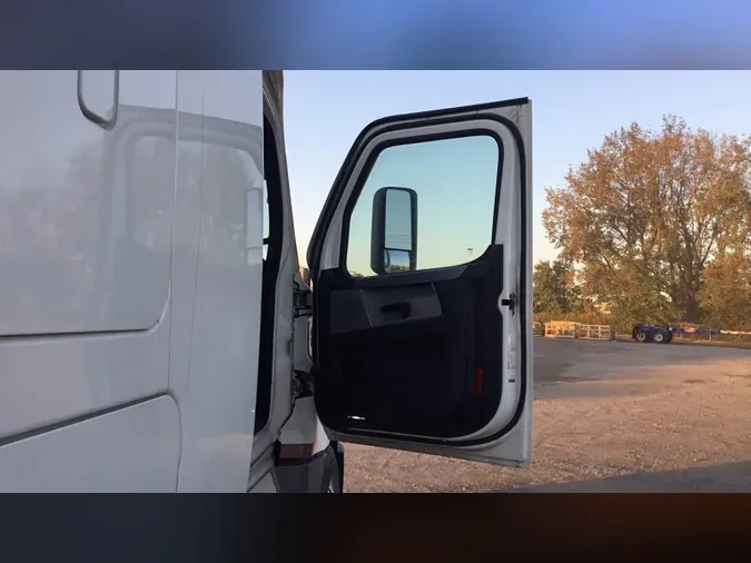 2022 Freightliner Cascadia 126