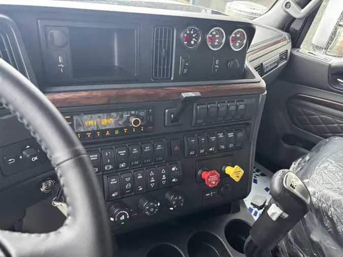 2026 International HX520 SLEEPER