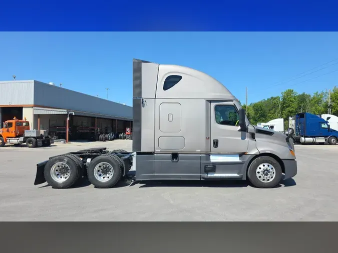 2025 Freightliner Cascadia 126