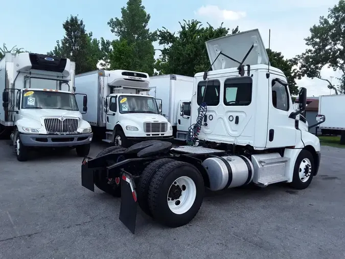2020 FREIGHTLINER NEW CASCADIA 126
