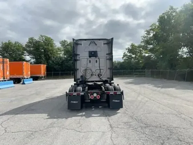 2020 Freightliner Cascadia