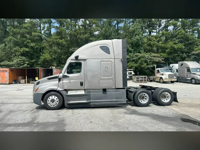 2022 Freightliner Cascadia 126