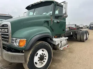 2004 MACK GRANITE CV713