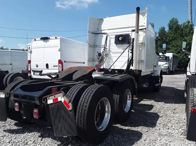 2020 VOLVO VNR64T-640