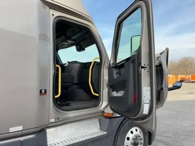 2024 Freightliner Cascadia