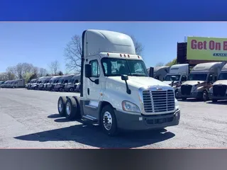 2019 Freightliner Cascadia 125