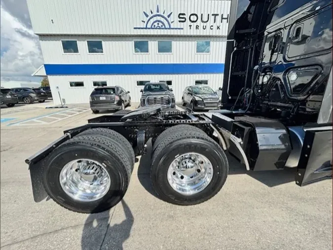 2022 Freightliner Cascadia 126