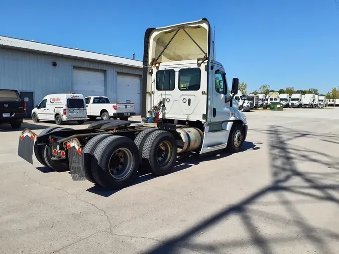 2019 FREIGHTLINER/MERCEDES CASCADIA 125