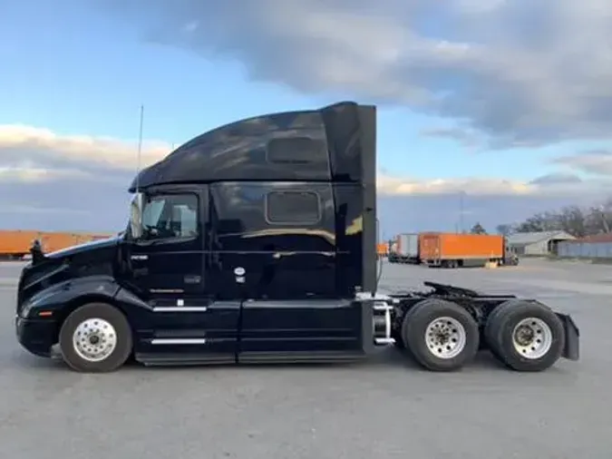 2022 Volvo VNL860