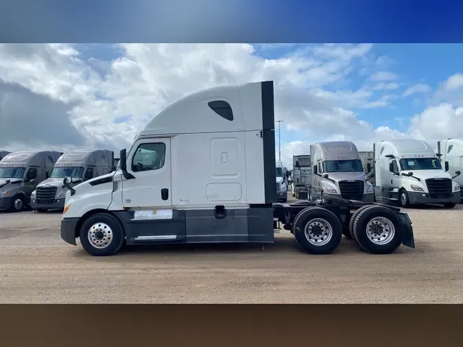 2020 Freightliner Cascadia 126