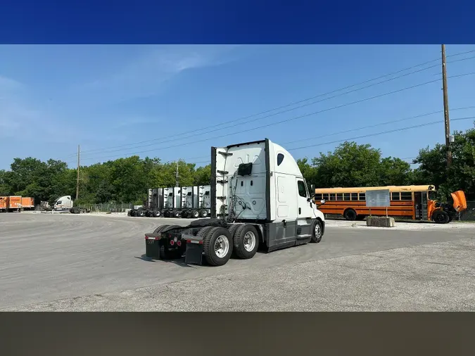 2021 Freightliner Cascadia 126