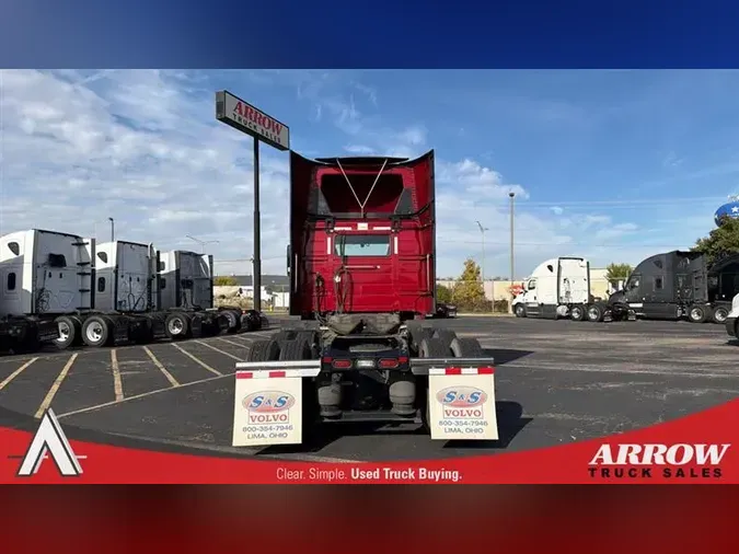 2022 VOLVO VNL64T300