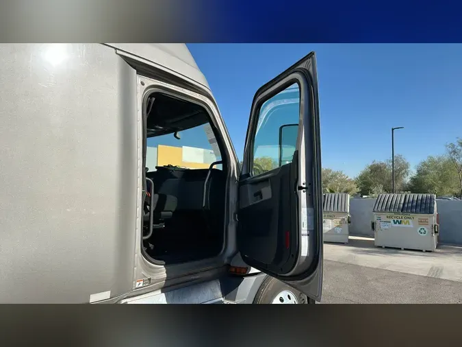 2020 Freightliner Cascadia 126