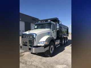 2021 MACK GU713