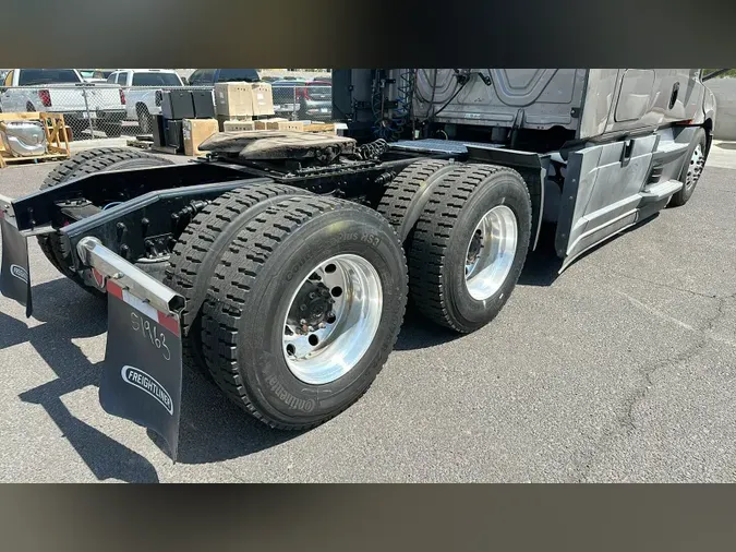 2021 Freightliner Cascadia 126