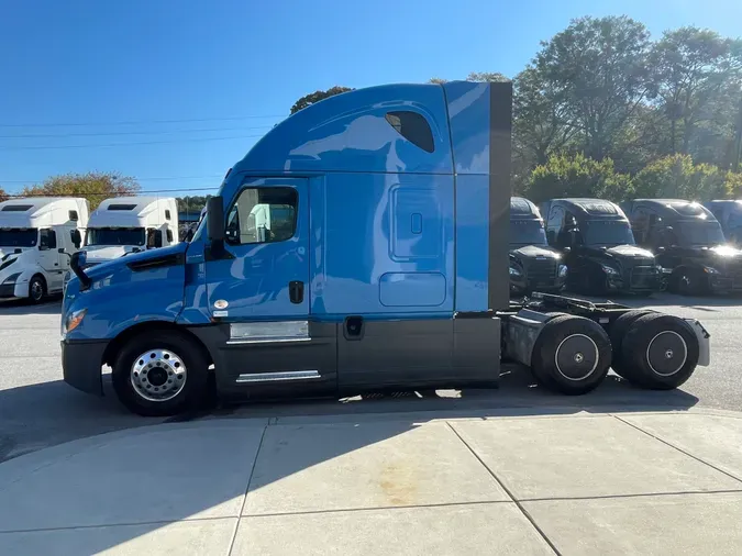 2021 Freightliner Cascadia 126