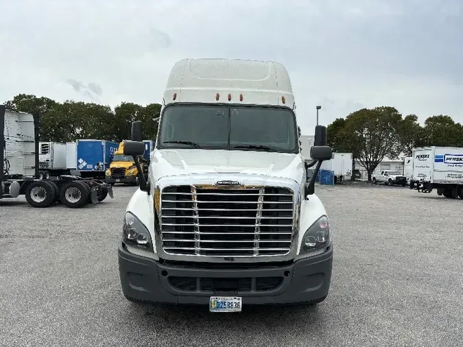 2019 Freightliner X12564ST