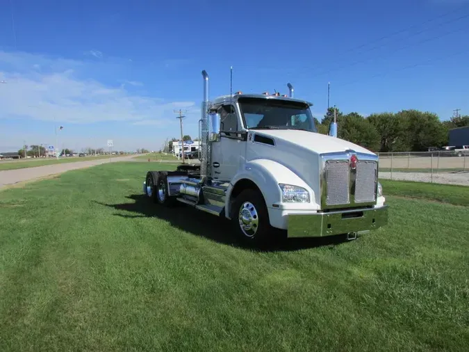 2026 Kenworth T880