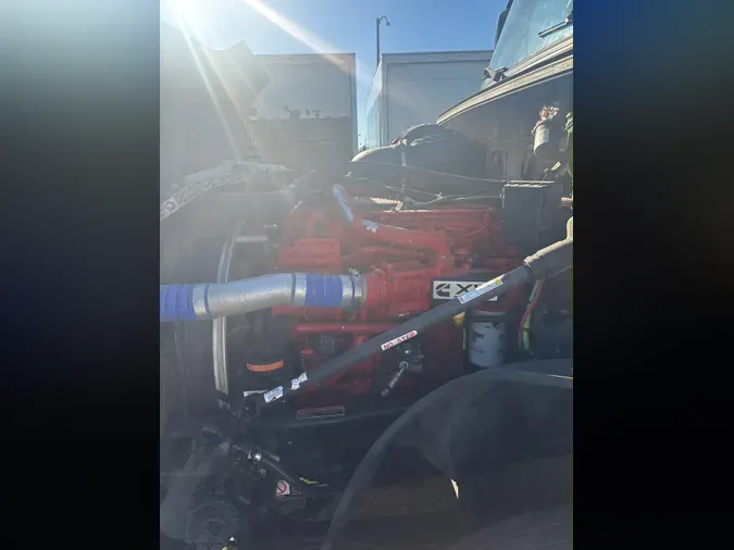 2019 VOLVO VNL64T-300