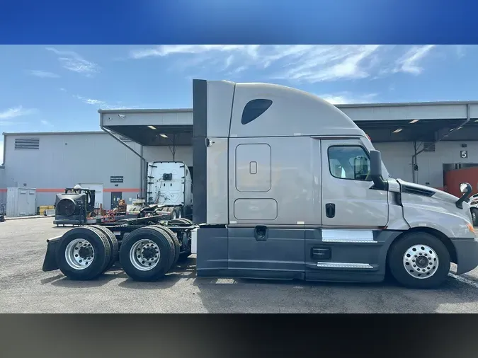 2023 Freightliner Cascadia 126