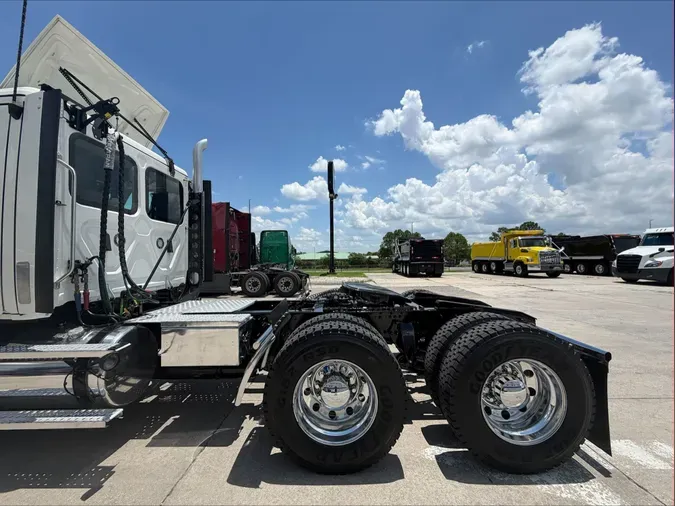 2022 Freightliner Cascadia 126