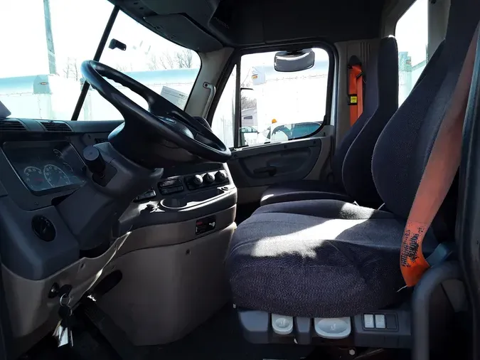 2015 FREIGHTLINER/MERCEDES CASCADIA 113