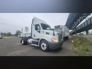 2017 FREIGHTLINER/MERCEDES CASCADIA 113