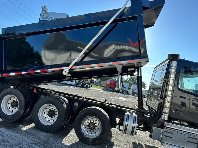 2019 Volvo VHD84F300