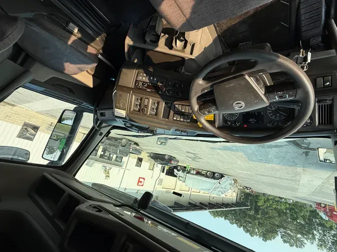 2019 Volvo VNL64T760
