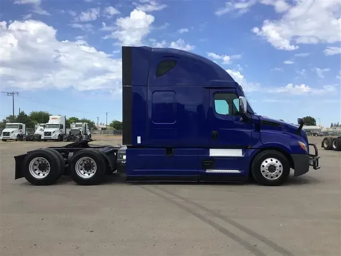 2021 FREIGHTLINER CA126