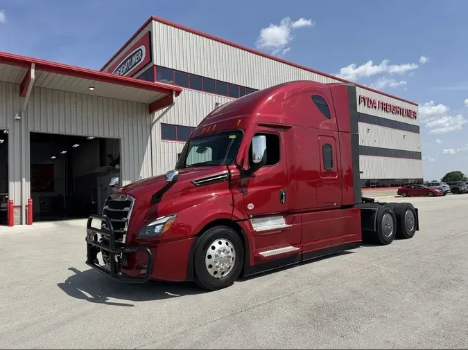 2026 Freightliner CASCADIA 126