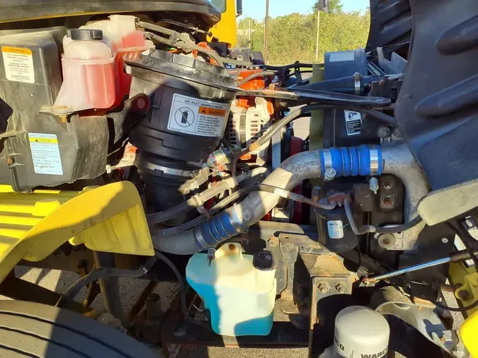 2017 FREIGHTLINER/MERCEDES M2 106