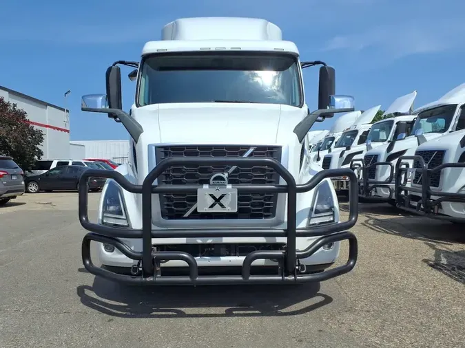 2020 VOLVO VNR64T-640