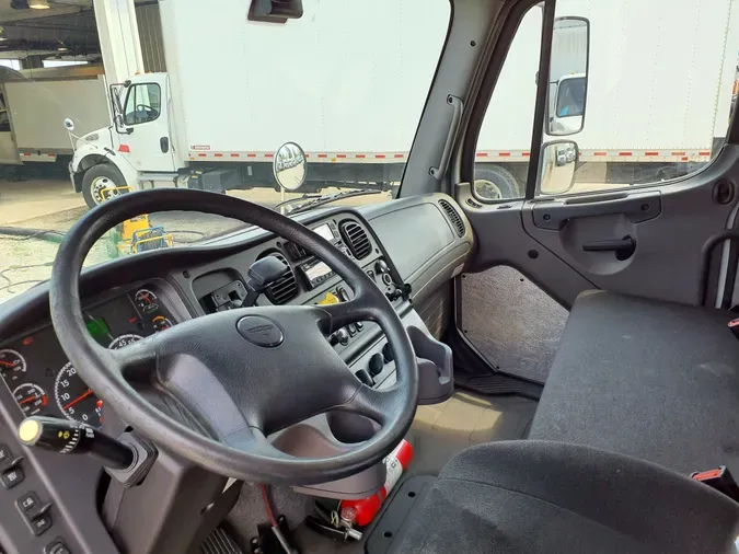 2017 FREIGHTLINER/MERCEDES M2 106