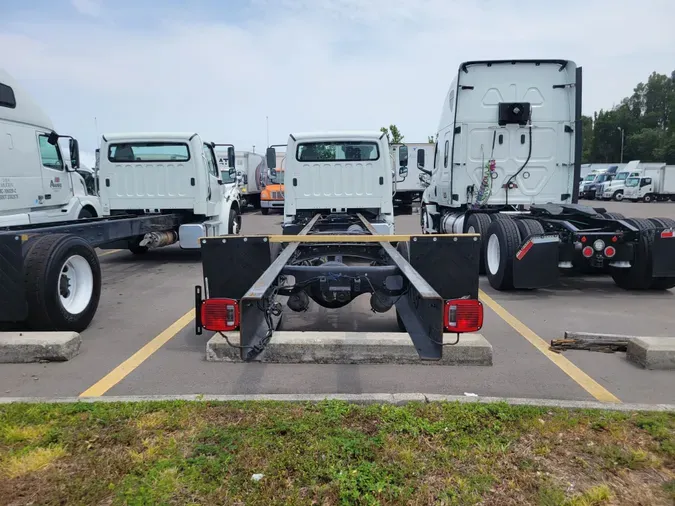 2018 FREIGHTLINER/MERCEDES M2 106