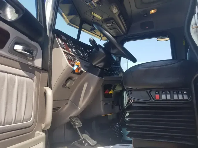 2021 Peterbilt 389