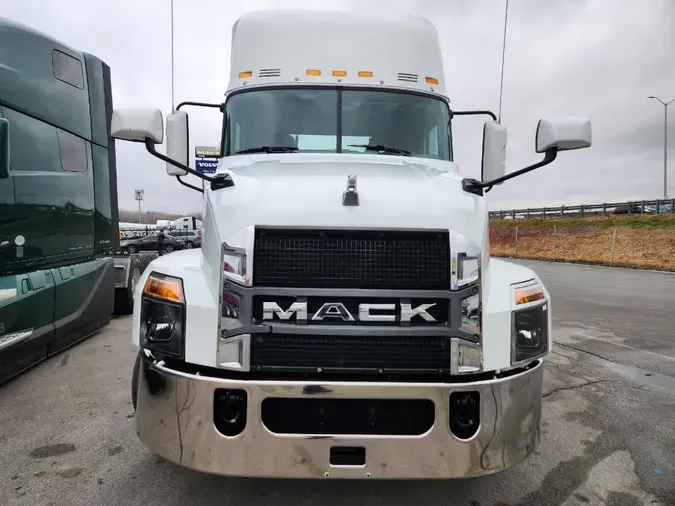 2022 MACK AN64T