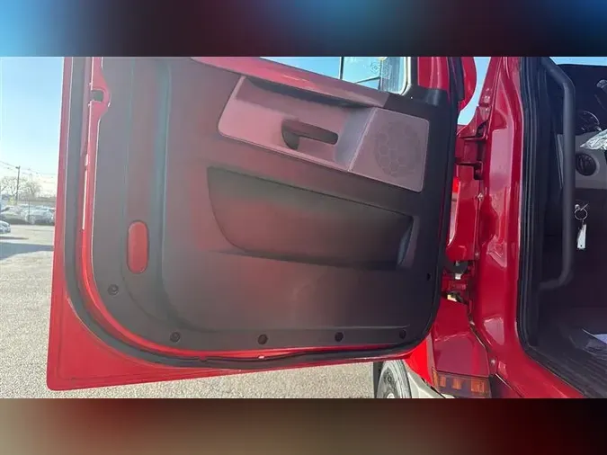 2022 FREIGHTLINER CA126