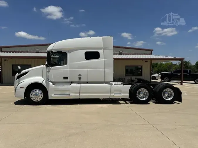 2021 VOLVO VNL64T740
