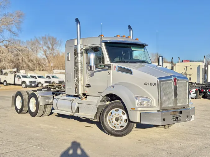 2022 KENWORTH T880