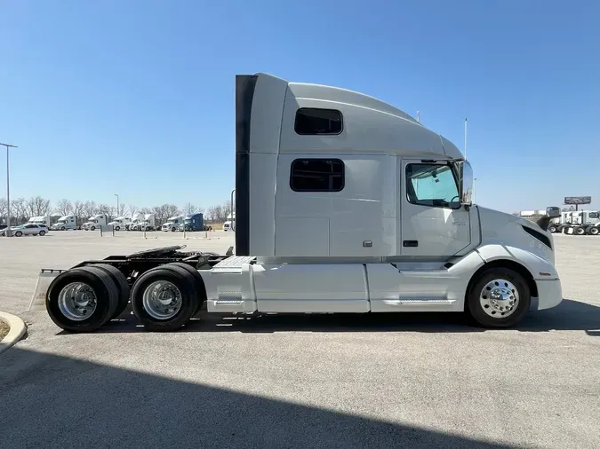 2019 VOLVO VNL860