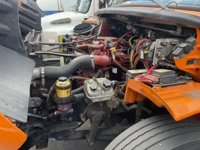 2018 FREIGHTLINER M2 106