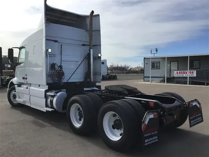 2019 VOLVO VNL640