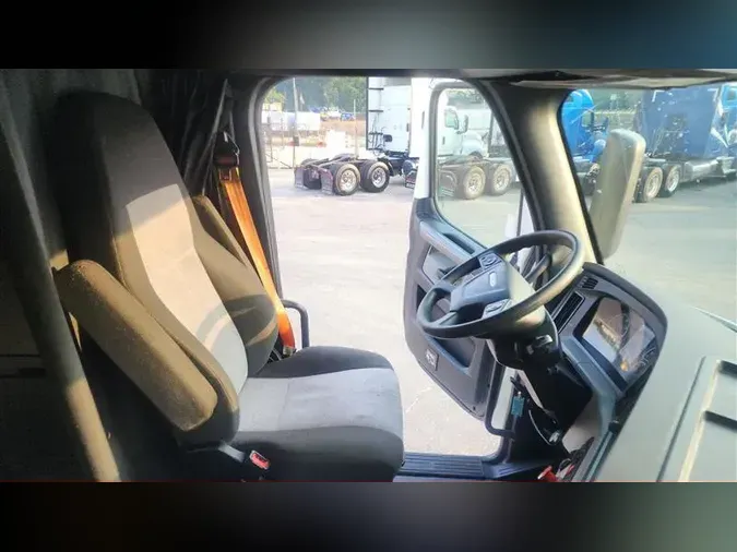 2020 FREIGHTLINER CA126
