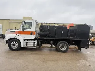 2012 FREIGHTLINER BUSINESS CLASS M2 112