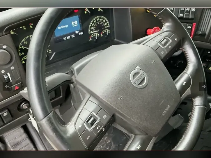 2021 VOLVO VNL64T760