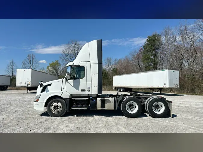 2015 Volvo VNL300