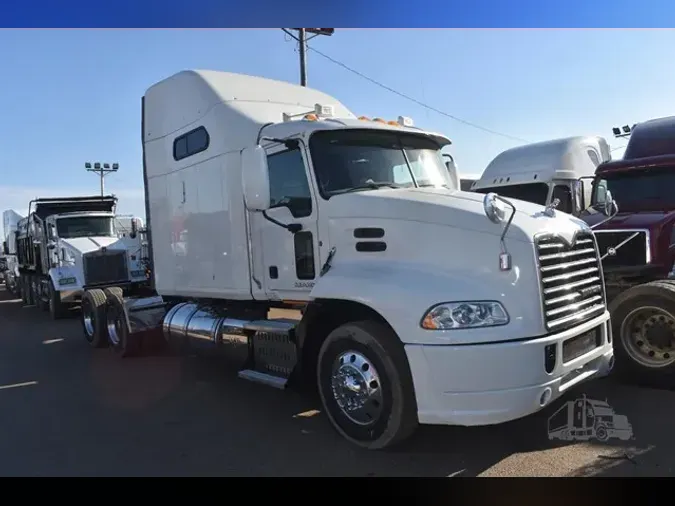 2013 MACK PINNACLE CXU61367147791071a176d75fa13627ade5f89